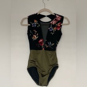 Blossom V-Neck dance leotard
